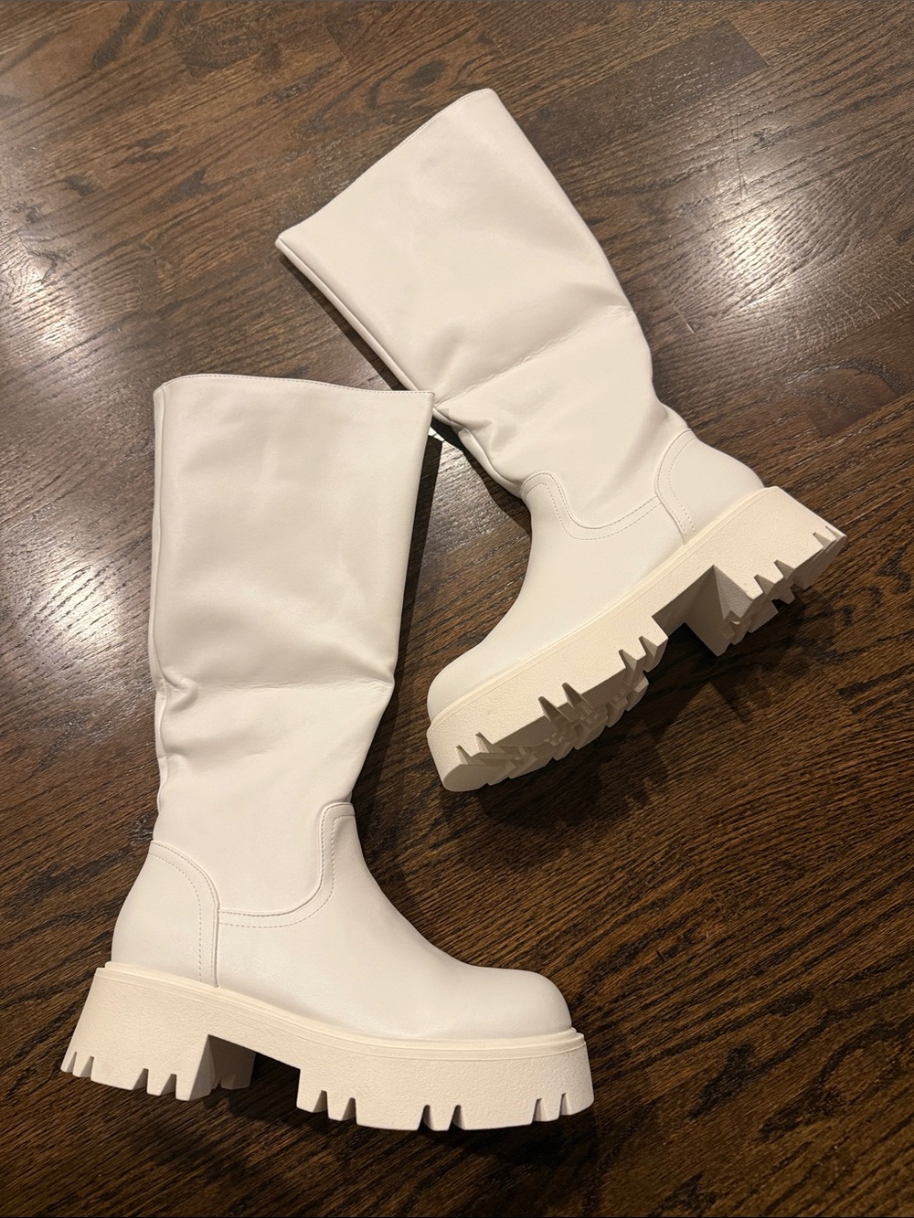 Women’s Cream Chunky Lug Sole Mid-Calf Boots size 8 new boots